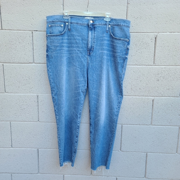 Madewell | The Perfect Vintage Jean in Enmore Wash: Raw-Hem Edition Plus Size 35 - Picture 2 of 13